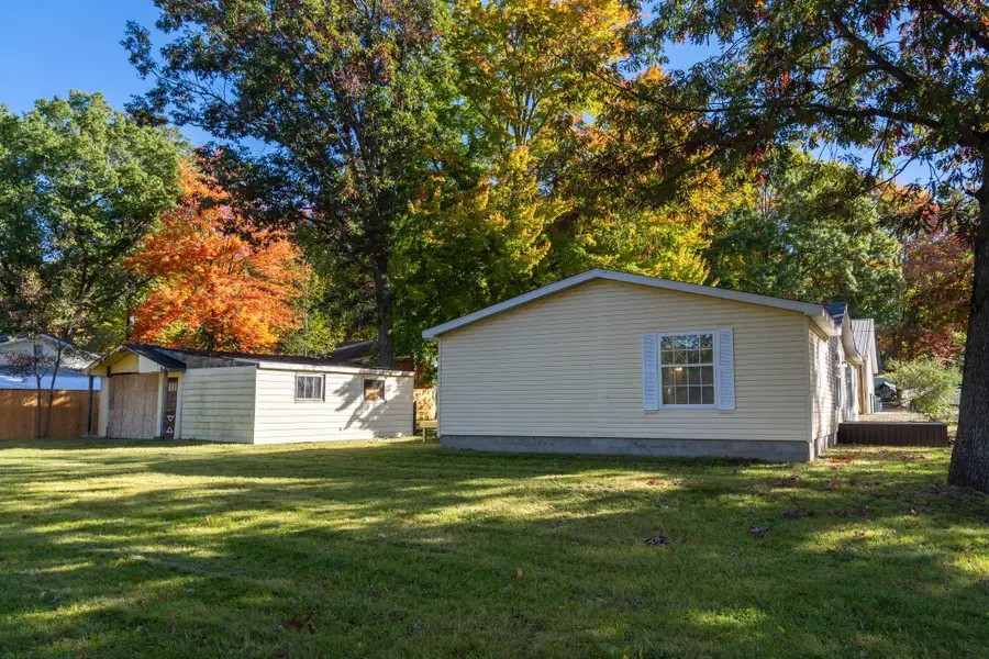 6916 Danes DR, Houghton Lake, MI 48629 - #2