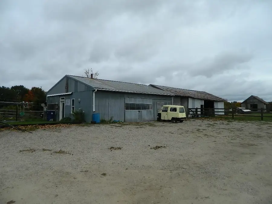 5911 SW County Line RD, Blanchard, MI 49310 - #3
