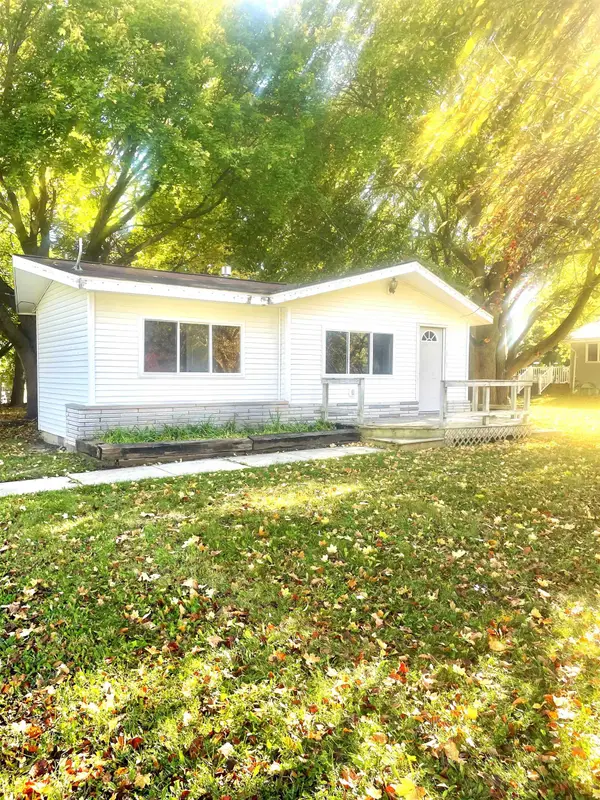 329 S M-18, Gladwin, MI 48624