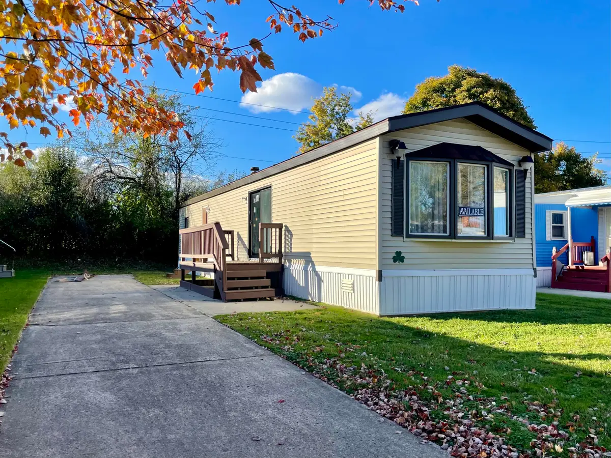 3900 W Jefferson Avenue, Trenton, MI 48183 - #1