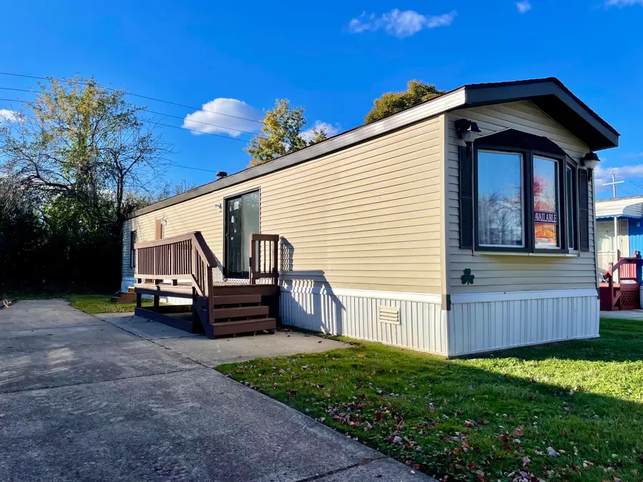 3900 W Jefferson Avenue, Trenton, MI 48183 - #2
