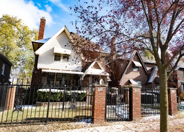 18968 Pennington Drive, Detroit, MI No