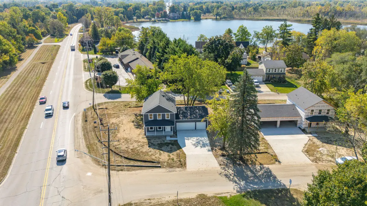 3349 Mill Lake Rd, Orion, MI 48360 - #1