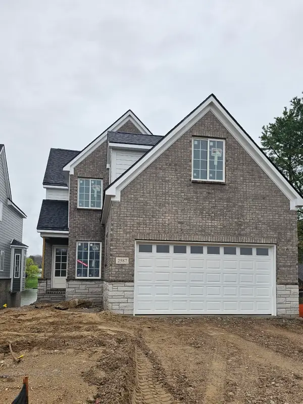 2587 Woodland Cove Drive, Brighton, MI 48114