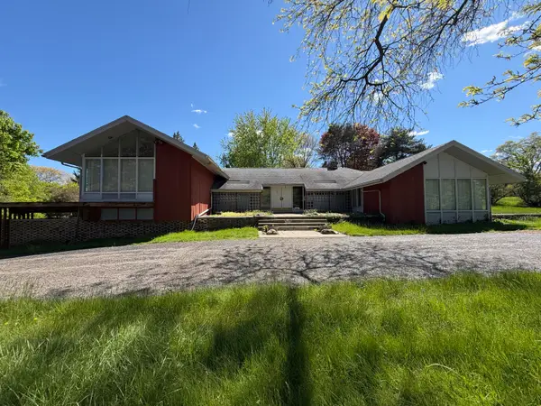1322 Woodkrest Drive, Flint, MI 48532
