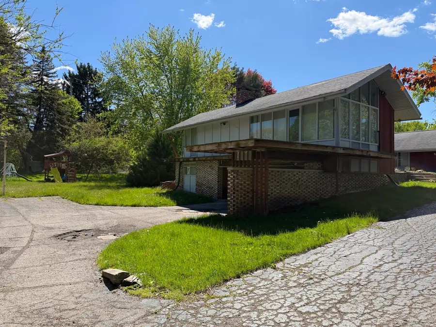1322 Woodkrest Drive, Flint, MI 48532 - #2