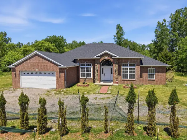 32200 Ecorse Road, Romulus, MI 48174