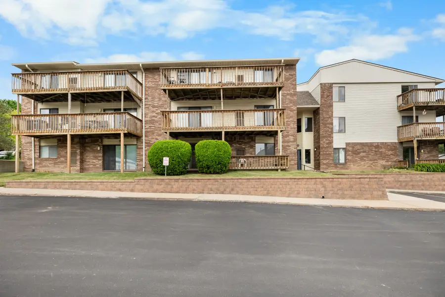 875 S Pontiac Trail Unit: 207, Walled Lake, MI 48390 - #2