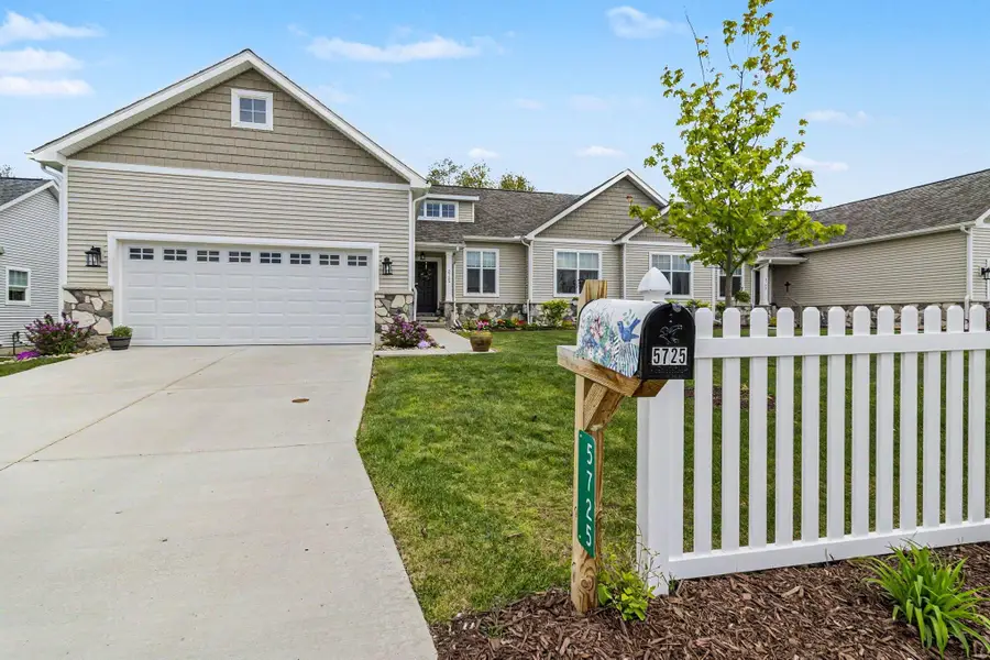 5725 Trail Side Lane, Hamburg, MI 48189 - #2