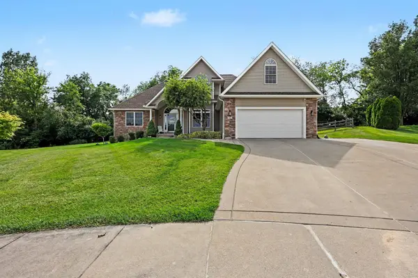 612 Hickory Ridge Drive, Tecumseh, MI 49286