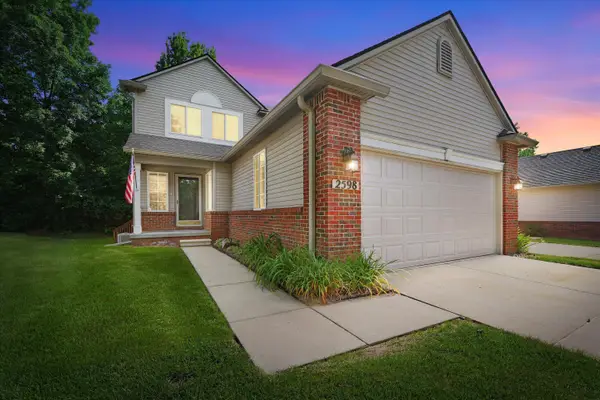 2598 Woodcliff Trail, Hartland, MI 48353