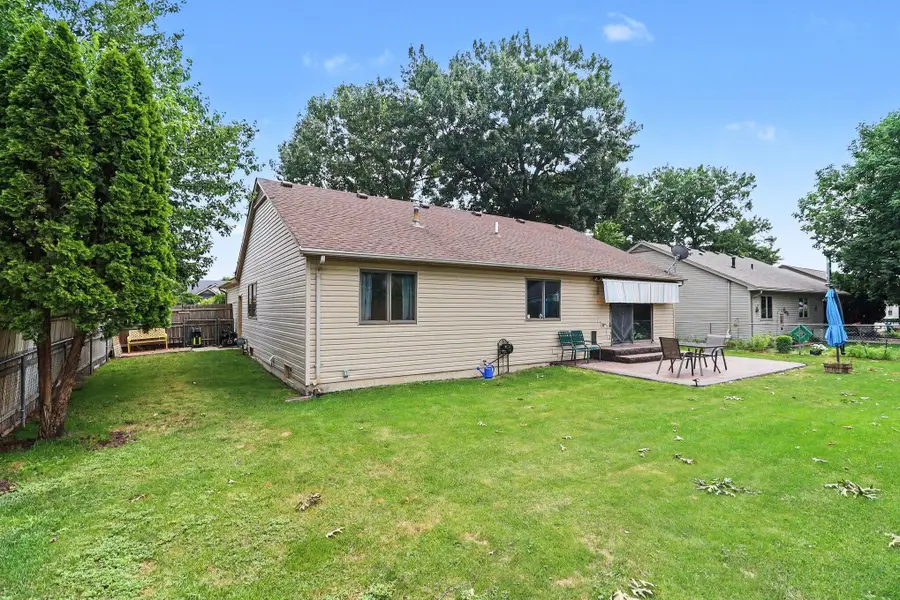 9295 Stonehouse Avenue, Livonia, MI 48150 - #2