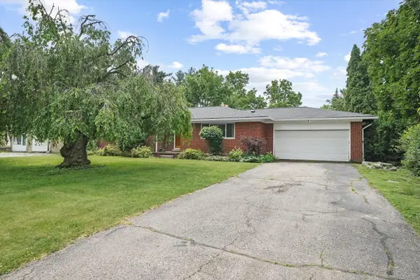 45145 Jeanette Avenue, Belleville, MI 48111