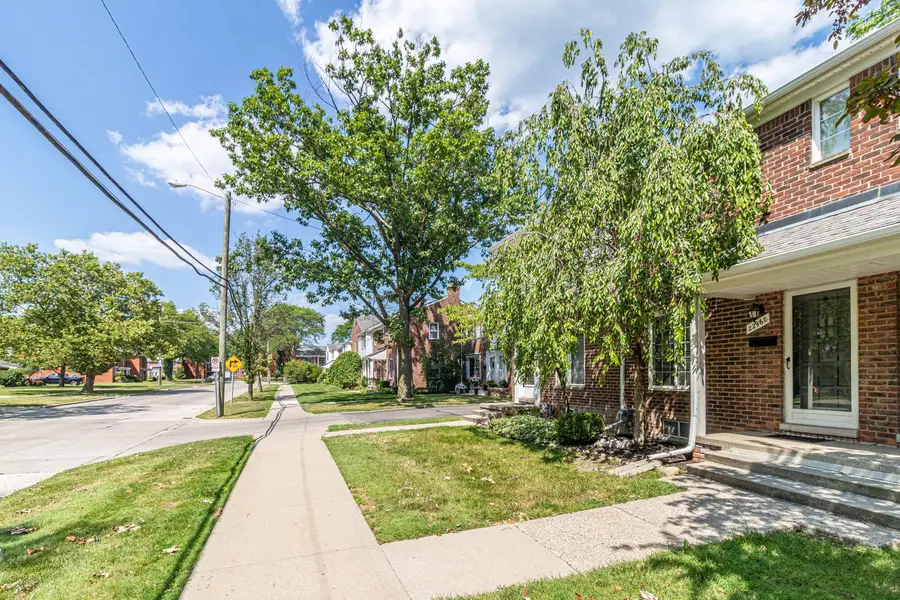 22960 Marter Road, Saint Clair Shores, MI 48080 - #3