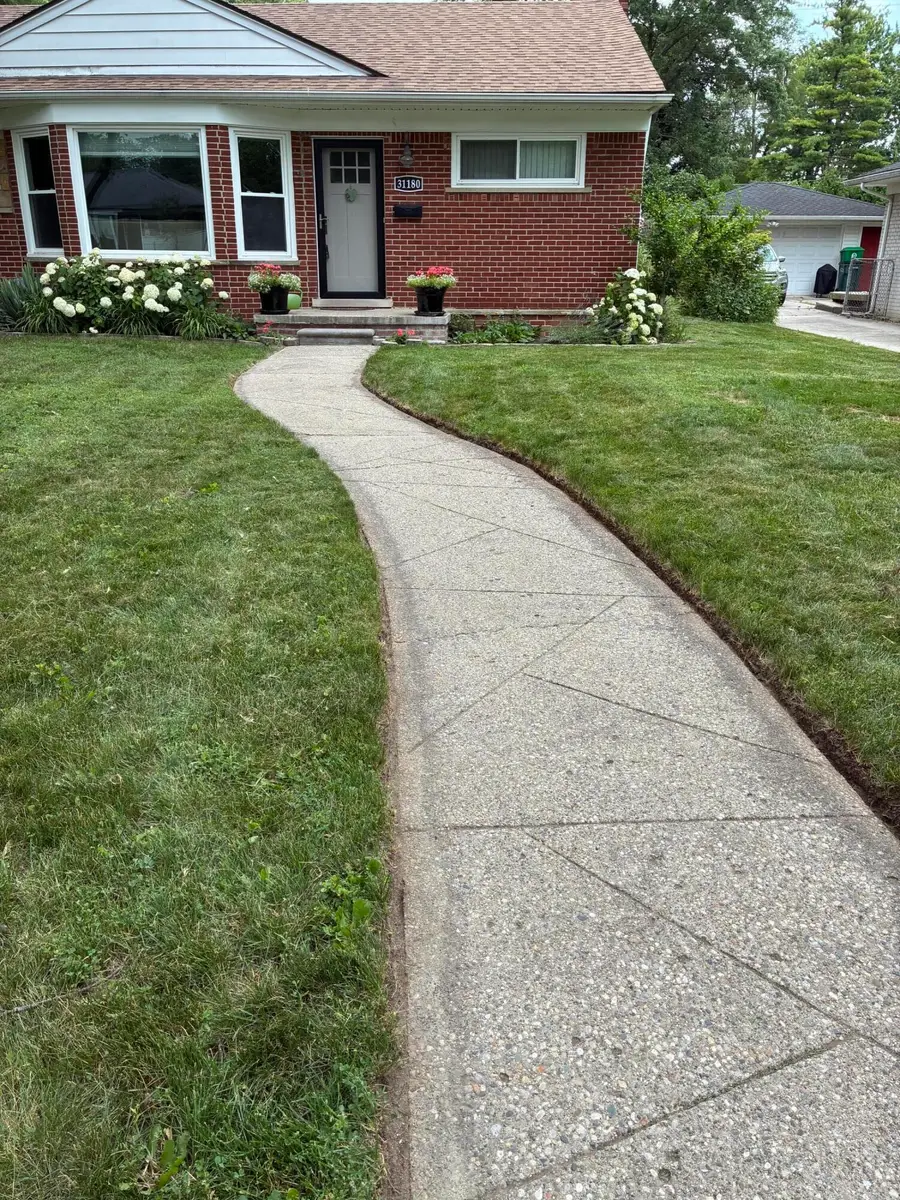 31180 E Rutland Street, Beverly Hills, MI 48025 - #2