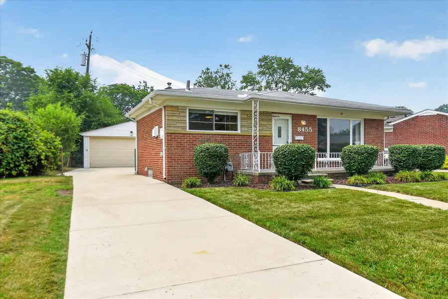 8455 Rockland Street, Dearborn Heights, MI 48127 - #3