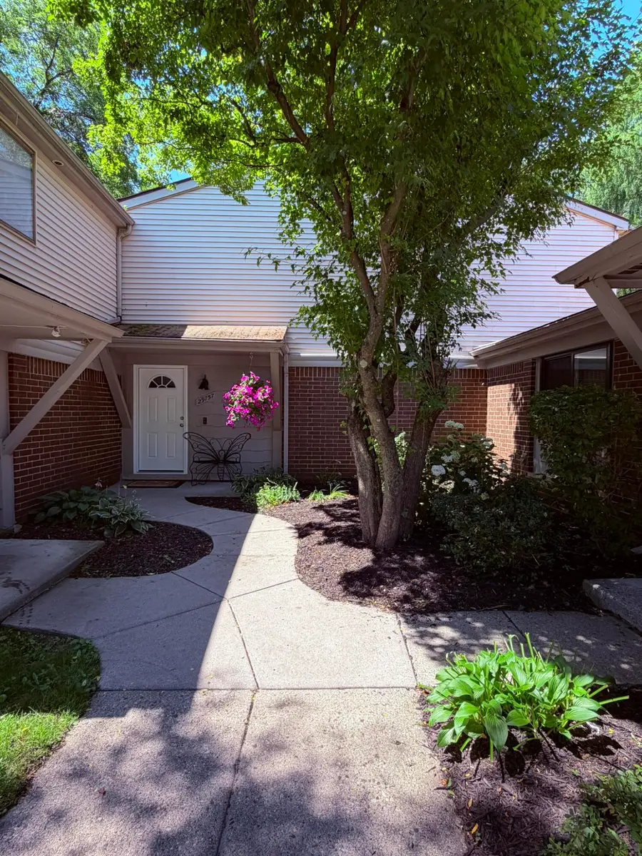 29757 Farmbrook Villa Lane, Southfield, MI 48034 - #2