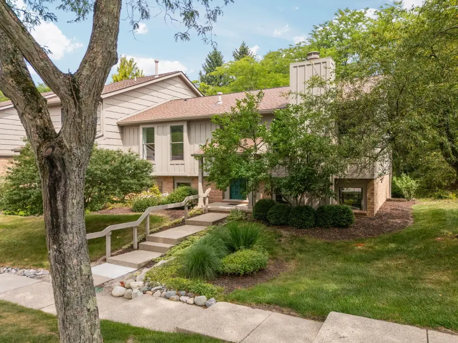2250 Rivenoak Court, Ann Arbor, MI Yes - #2