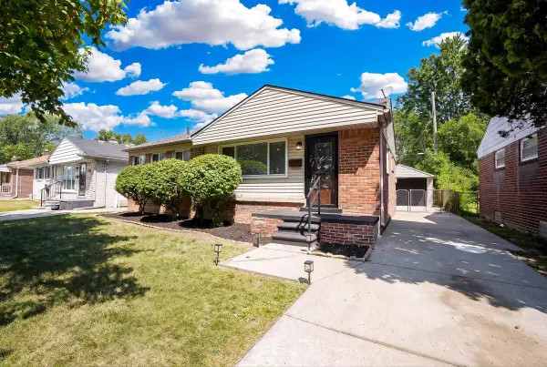 18305 Marquette Street, Roseville, MI 48066