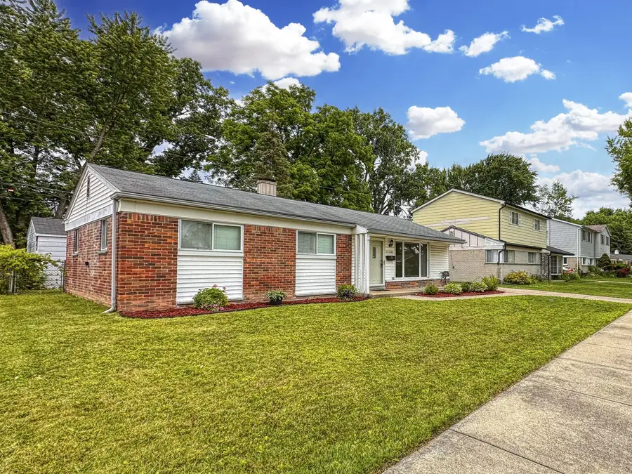 32339 Chalfonte Drive, Warren, MI 48092 - #2