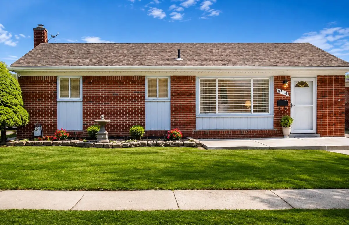 8544 Kinloch Street, Dearborn Heights, MI 48127 - #1