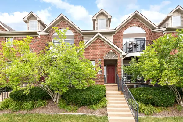 120 W Oakbrook Drive, AnnArbor, MI 48103