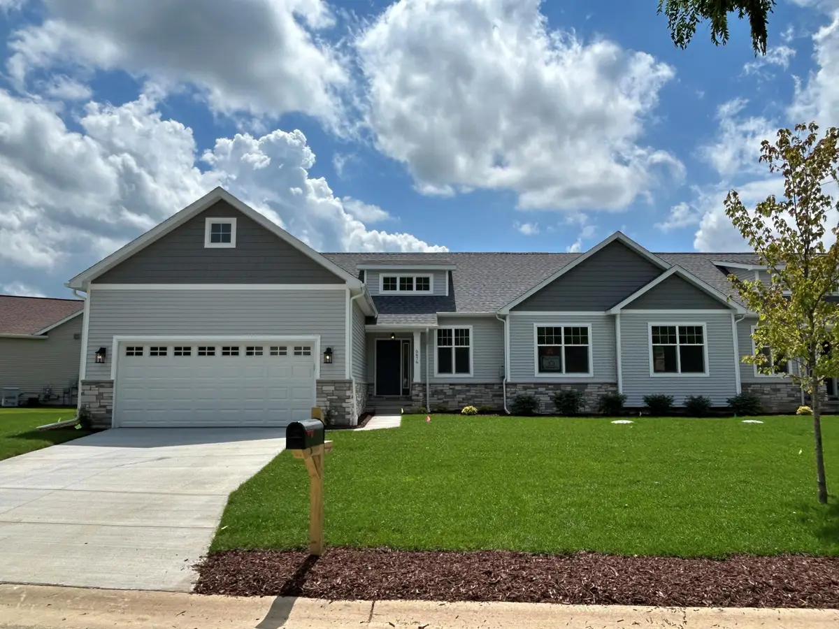 5627 Trail Side Lane, Hamburg, MI 48189 - #1