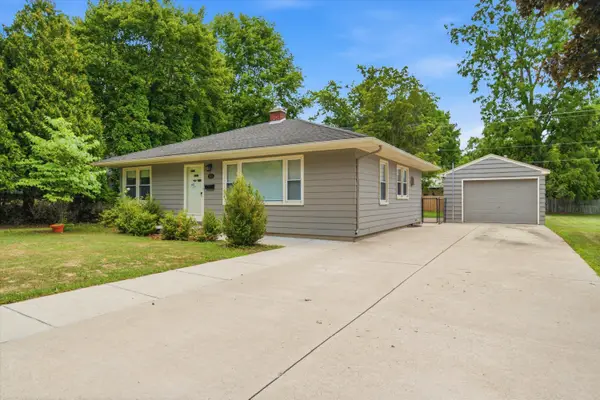 563 W Middle Street, Chelsea, MI 48118