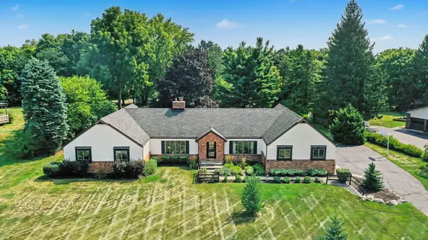 8569 Roundhill Court, Saline, MI 48176