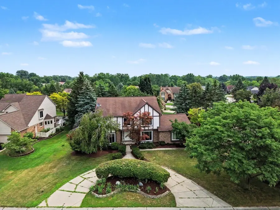 22276 Sheffield Court, Farmington Hills, MI 48335 - #2