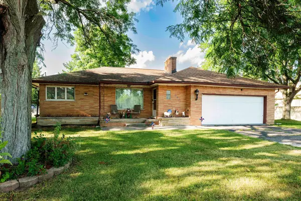 951 E Square Lake, Troy, MI 48085