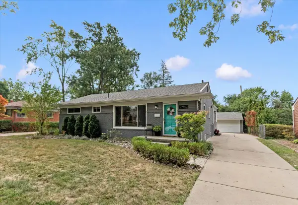 16943 Elizabeth Street, BeverlyHills, MI 48025