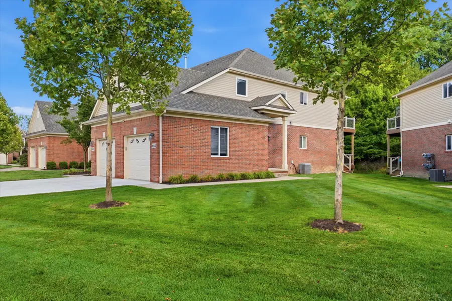 29442 Woodpark Circle, Warren, MI 48092 - #2