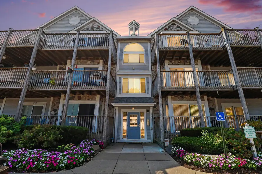 37522 Jefferson Avenue Unit: 103, Harrison Township, MI 48045 - #3
