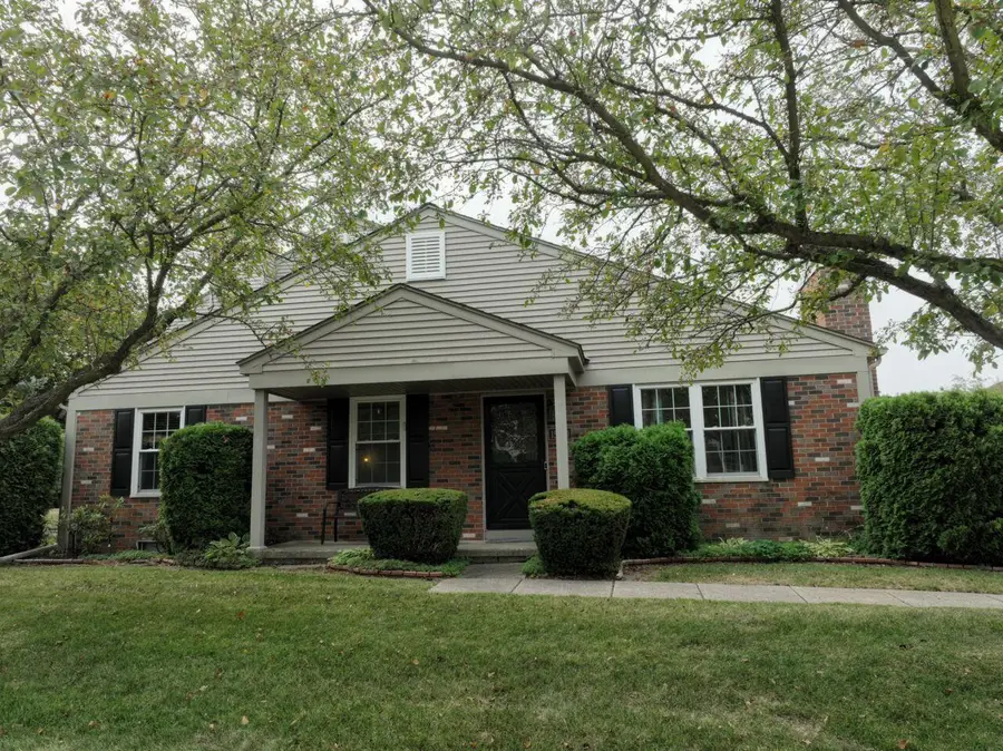 15810 Cambridge Drive, Clinton, MI 48038 - #2