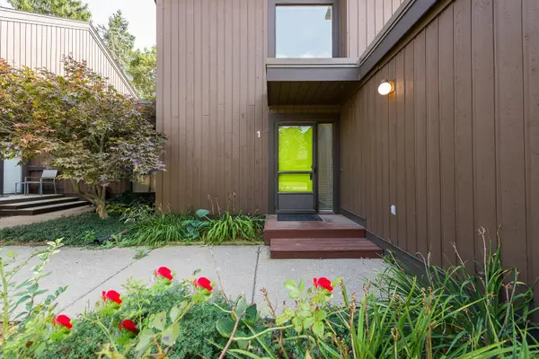 1 Westbury Court, AnnArbor, MI 48105