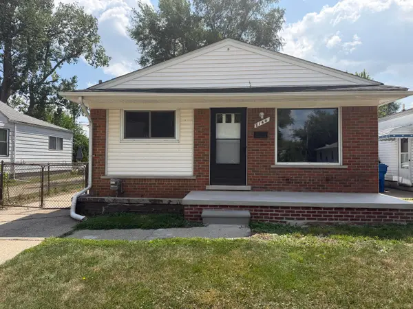 8144 Orchard Avenue, Warren, MI 48089