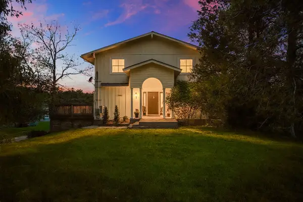 7490 Ledgewood Drive, Fenton, MI 48430