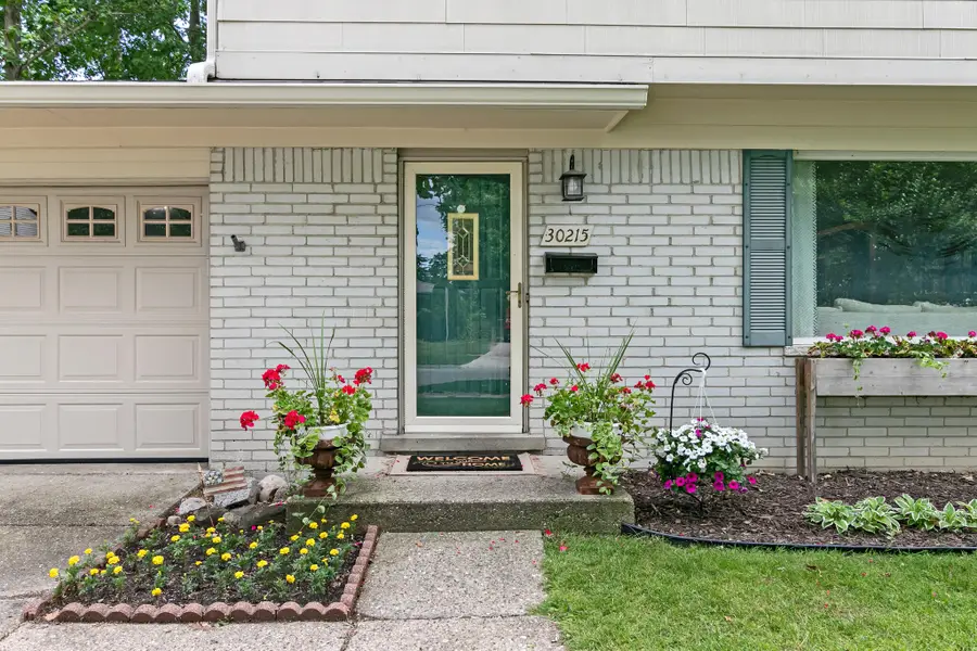 30215 Stockton Avenue, Farmington Hills, MI 48336 - #3