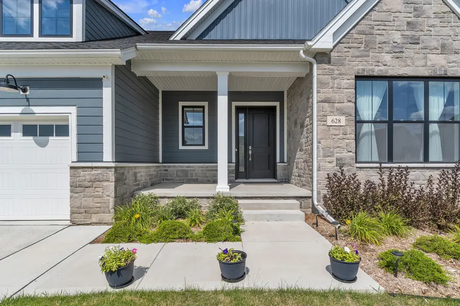 628 Pine Circle, Ann Arbor, MI 48105 - #3