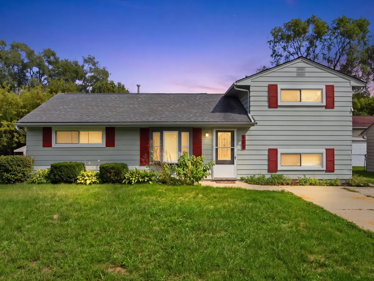289 S Williams Lake Road, Waterford, MI 48327 - #1
