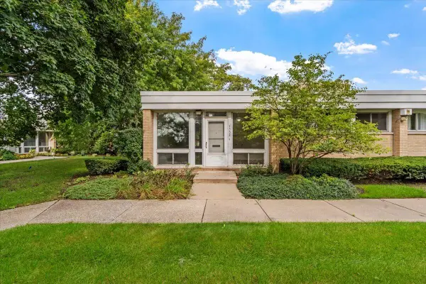 1551 Chateaufort Place, Detroit, MI 48207