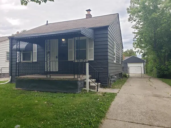 19171 Kenosha Street, HarperWoods, MI 48225