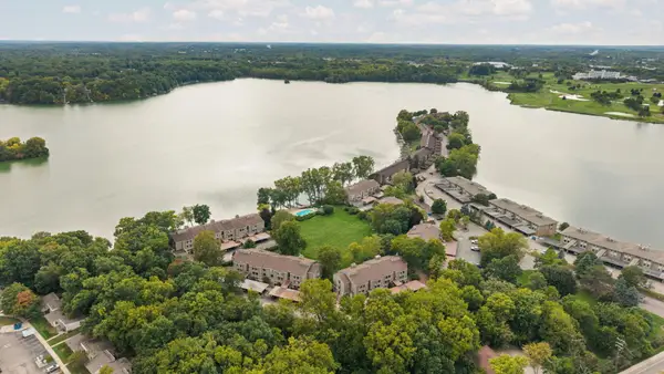 1660 Cliffs Landing Unit: 102, Ypsilanti, MI 48198