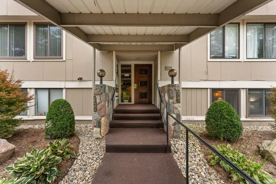 1660 Cliffs Landing Unit: 102, Ypsilanti, MI 48198 - #2