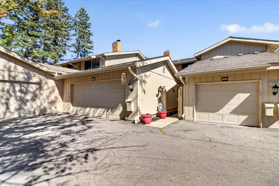 7105 Pebble Park Drive, West Bloomfield, MI 48322 - #2