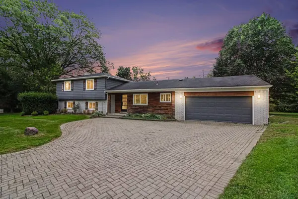 24697 S Cromwell Drive, Franklin, MI 48025