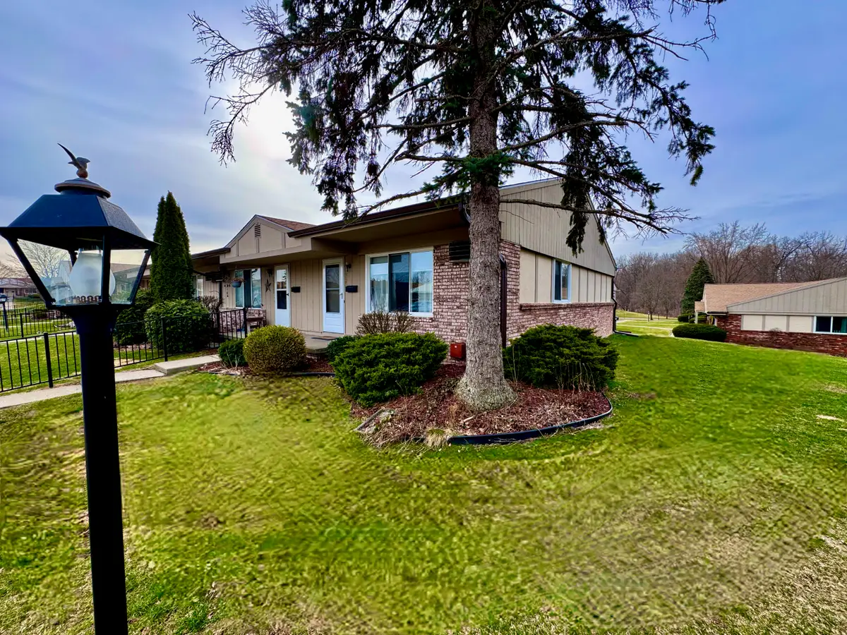 25225 Potomac Drive Building: 35 Unit: 8, South Lyon, MI 48178 - #1