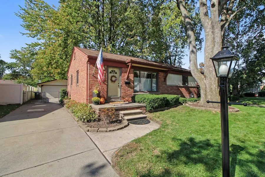 9885 Milburn Street, Livonia, MI 48150 - #2