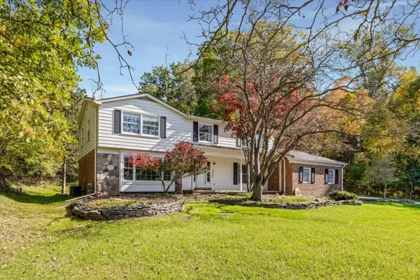 34284 Thornbrook Street, FarmingtonHills, MI 48335